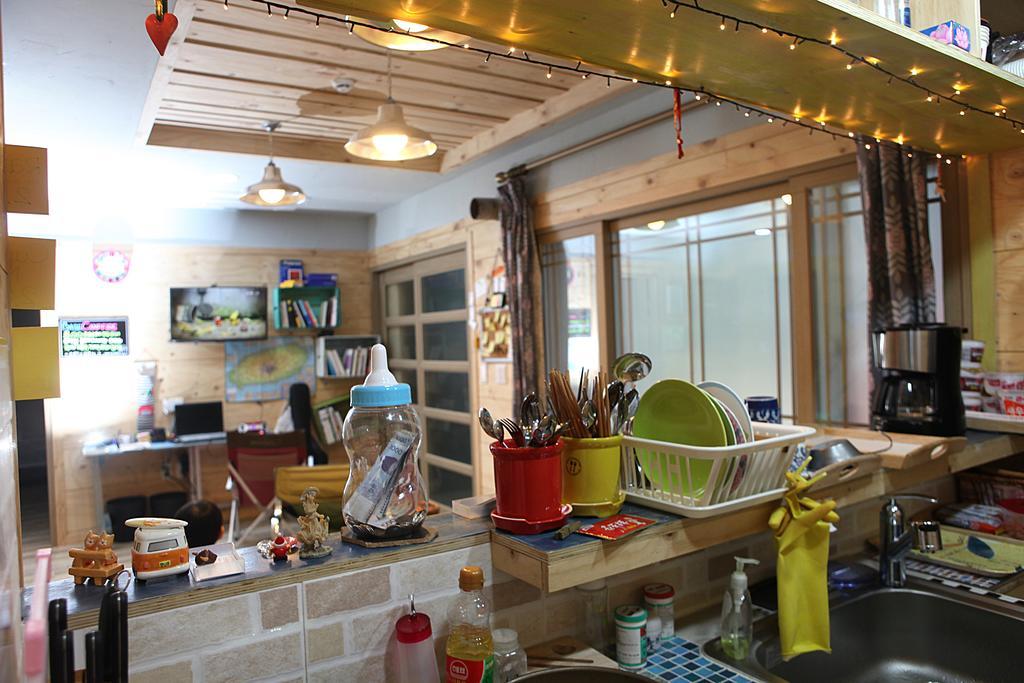 Basecamp Guesthouse Seogwipo Exterior photo