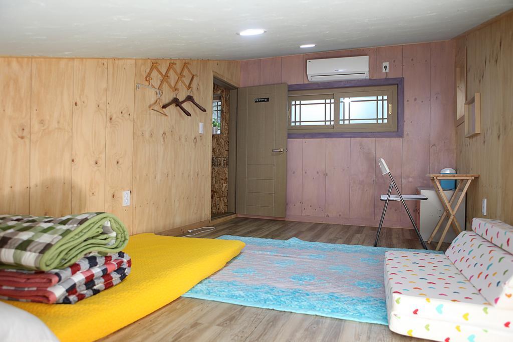 Basecamp Guesthouse Seogwipo Exterior photo