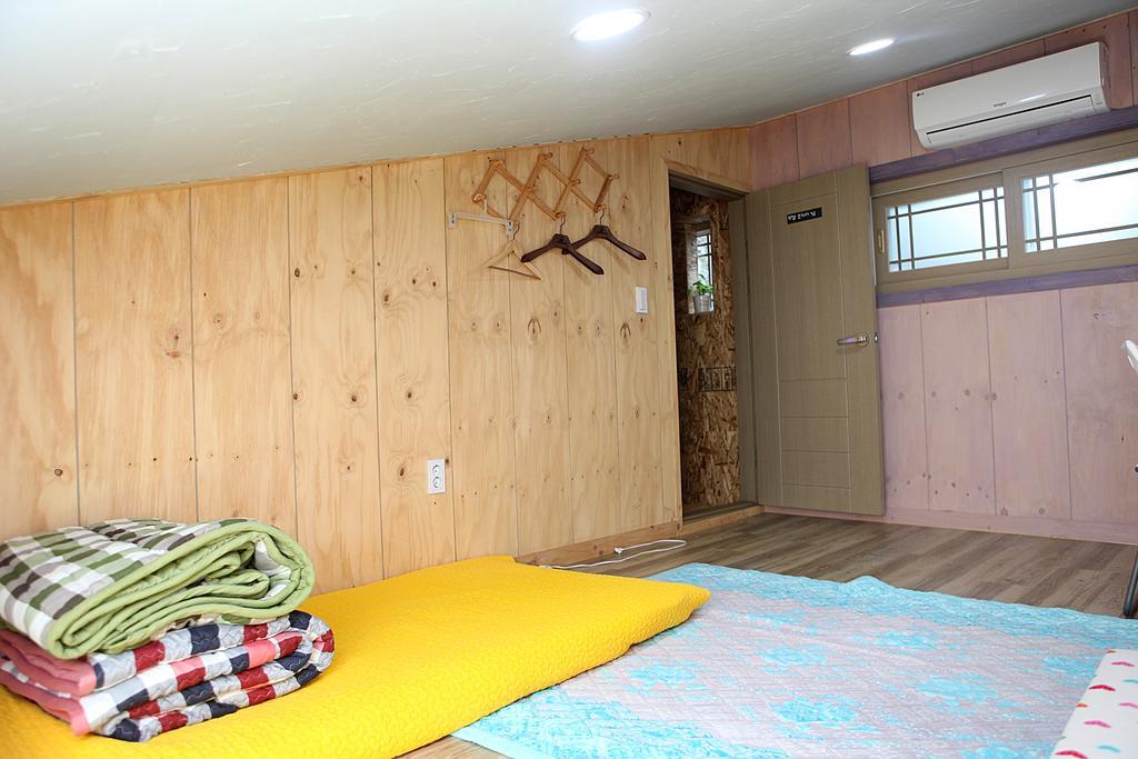 Basecamp Guesthouse Seogwipo Exterior photo