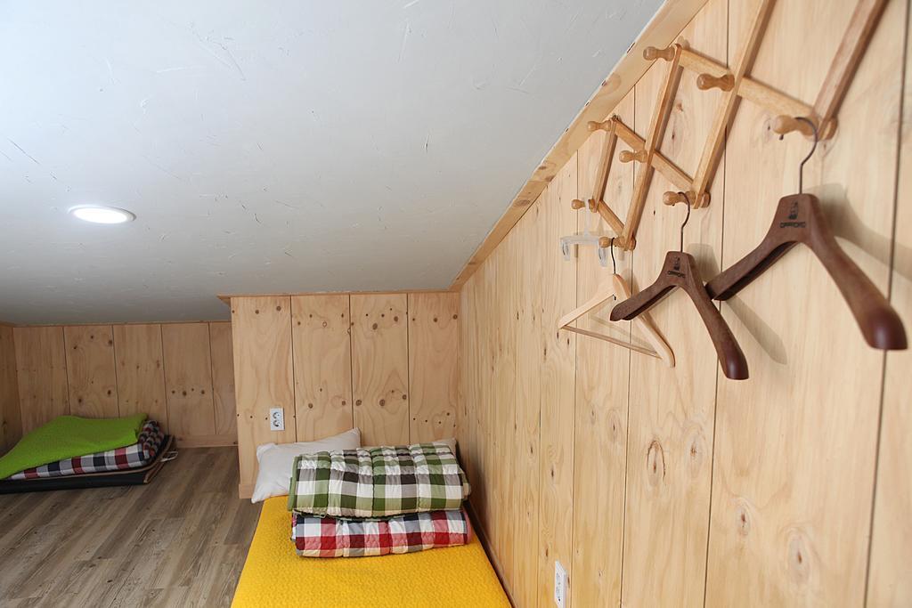 Basecamp Guesthouse Seogwipo Exterior photo
