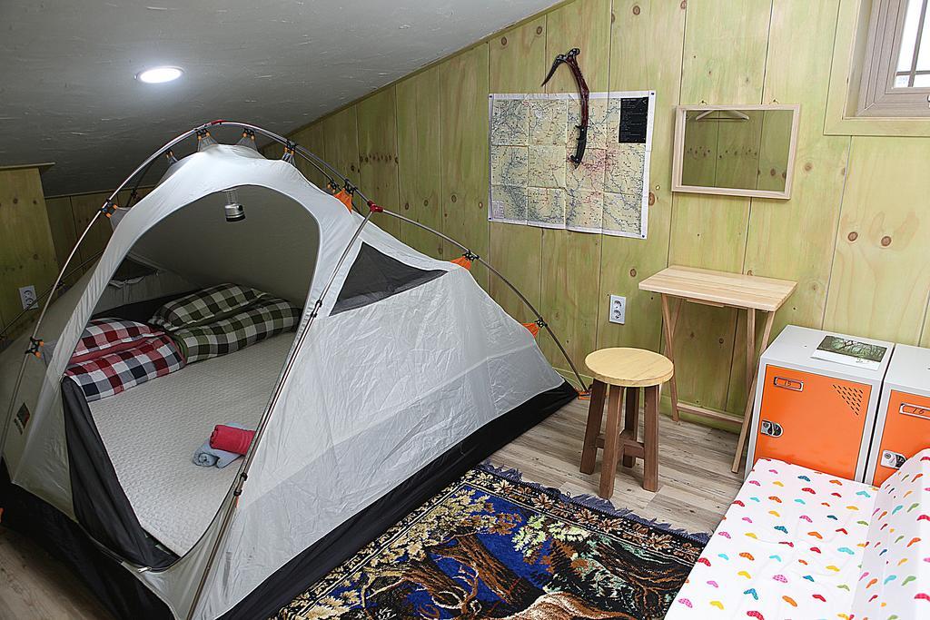 Basecamp Guesthouse Seogwipo Exterior photo