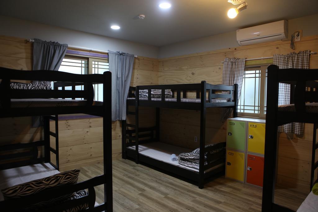 Basecamp Guesthouse Seogwipo Exterior photo