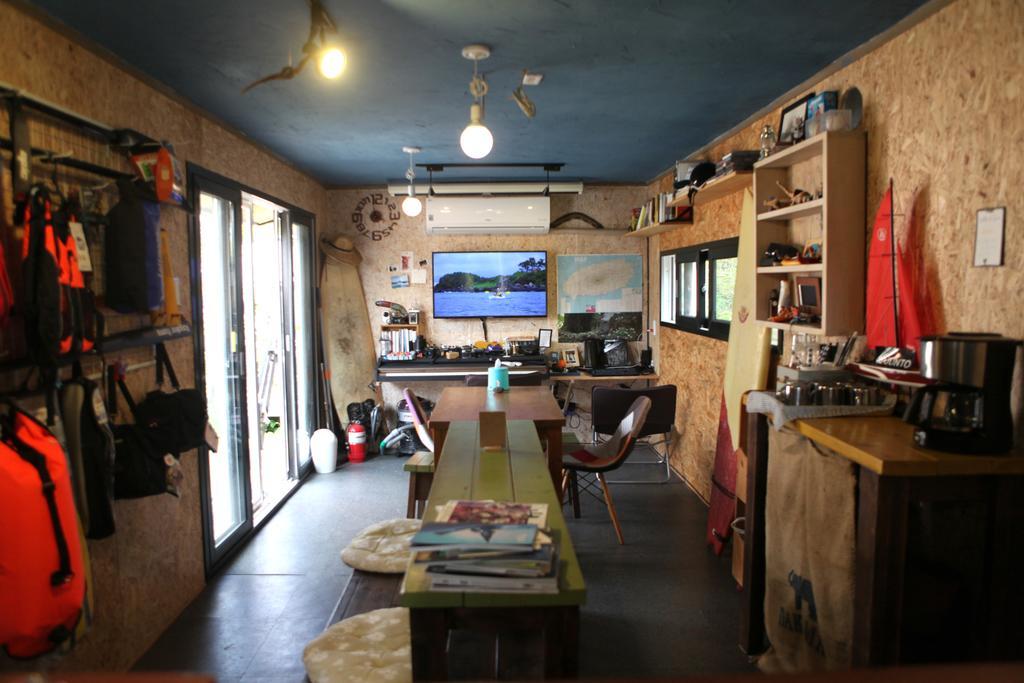 Basecamp Guesthouse Seogwipo Exterior photo