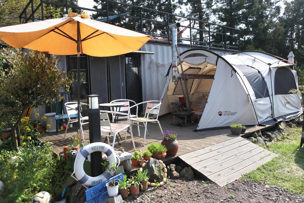 Basecamp Guesthouse Seogwipo Exterior photo