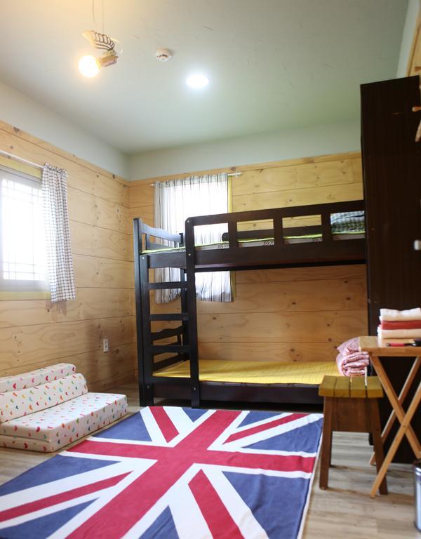 Basecamp Guesthouse Seogwipo Exterior photo